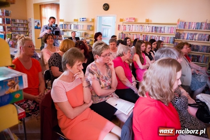Zdjęcie w galerii na portalu naszraciborz.pl: Bibliotekarze z powiatu świętowali dziś przy Kasprowicza wiadomości z regionu