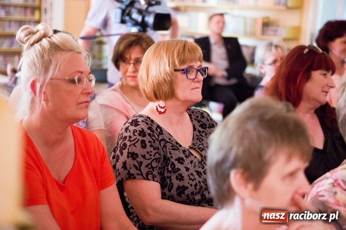 Zdjęcie w galerii na portalu naszraciborz.pl: Bibliotekarze z powiatu świętowali dziś przy Kasprowicza wiadomości z regionu