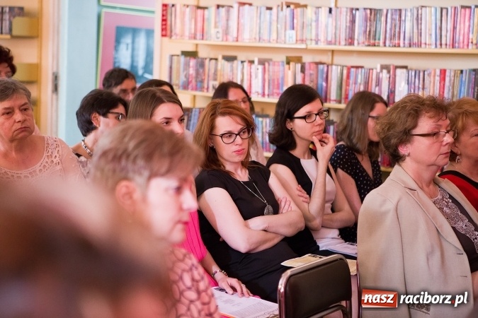 Zdjęcie w galerii na portalu naszraciborz.pl: Bibliotekarze z powiatu świętowali dziś przy Kasprowicza wiadomości z regionu