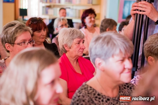 Zdjęcie w galerii na portalu naszraciborz.pl: Bibliotekarze z powiatu świętowali dziś przy Kasprowicza wiadomości z regionu