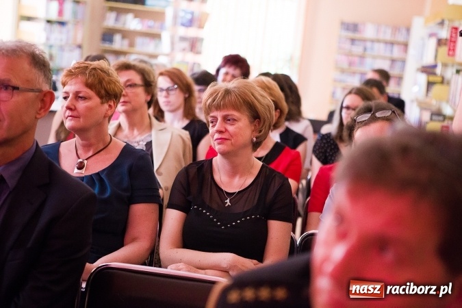 Zdjęcie w galerii na portalu naszraciborz.pl: Bibliotekarze z powiatu świętowali dziś przy Kasprowicza wiadomości z regionu
