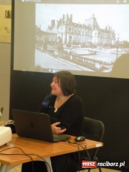 Zdjęcie w galerii na portalu naszraciborz.pl: Lekcja o pałacach Górnego Śląska dla uczniów Liceum Plastycznego wiadomości z regionu