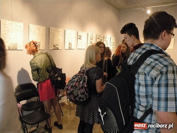 Zdjęcie w galerii na portalu naszraciborz.pl: Lekcja o pałacach Górnego Śląska dla uczniów Liceum Plastycznego wiadomości z regionu