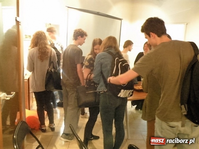 Zdjęcie w galerii na portalu naszraciborz.pl: Lekcja o pałacach Górnego Śląska dla uczniów Liceum Plastycznego wiadomości z regionu