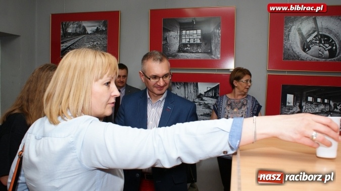 Zdjęcie w galerii na portalu naszraciborz.pl: Kryminalny obraz Miasta - wernisaż wystawy w Galerii GAWRA  wiadomości z regionu