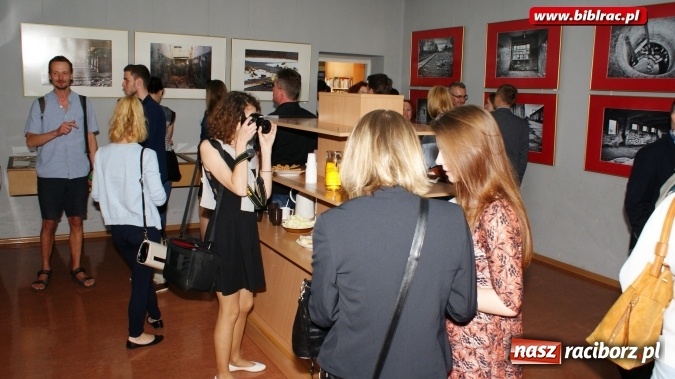 Zdjęcie w galerii na portalu naszraciborz.pl: Kryminalny obraz Miasta - wernisaż wystawy w Galerii GAWRA  wiadomości z regionu