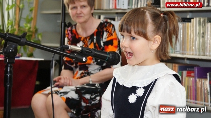 Zdjęcie w galerii na portalu naszraciborz.pl: Piyknie godali w bibliotece  wiadomości z regionu