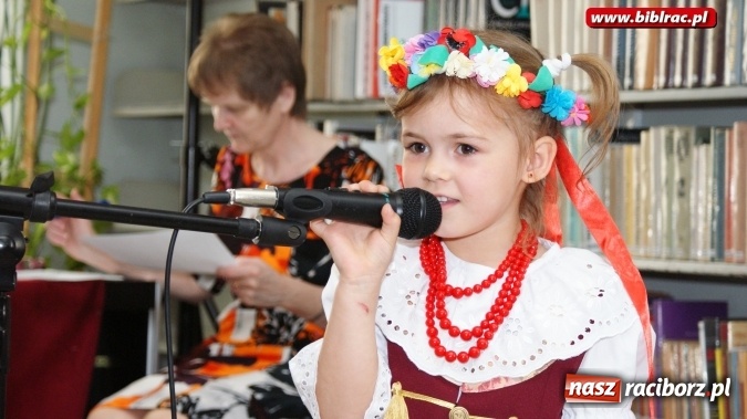 Zdjęcie w galerii na portalu naszraciborz.pl: Piyknie godali w bibliotece  wiadomości z regionu