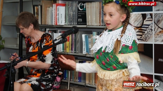 Zdjęcie w galerii na portalu naszraciborz.pl: Piyknie godali w bibliotece  wiadomości z regionu