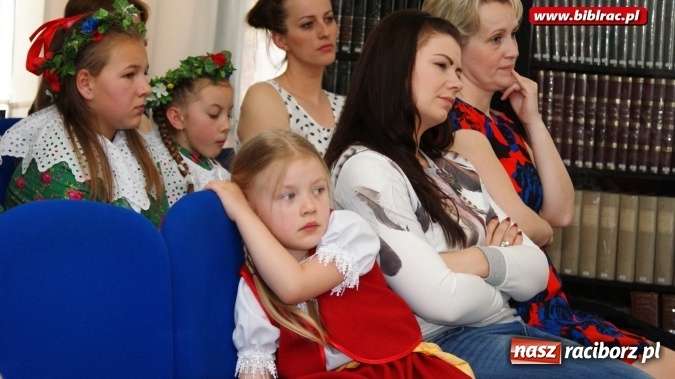 Zdjęcie w galerii na portalu naszraciborz.pl: Piyknie godali w bibliotece  wiadomości z regionu