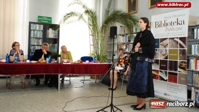 Zdjęcie w galerii na portalu naszraciborz.pl: Piyknie godali w bibliotece  wiadomości z regionu