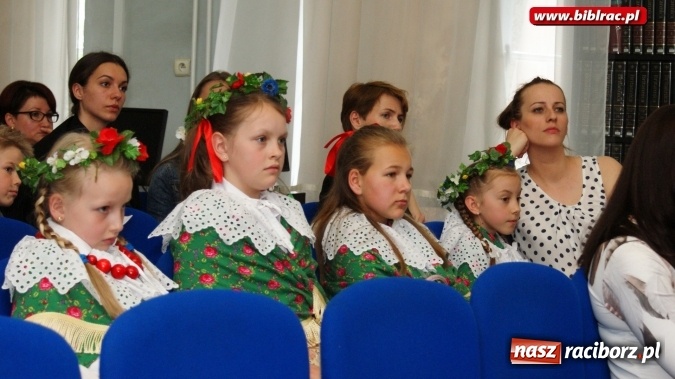Zdjęcie w galerii na portalu naszraciborz.pl: Piyknie godali w bibliotece  wiadomości z regionu