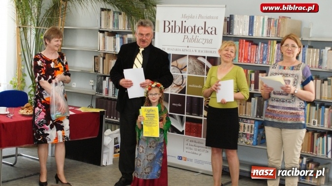 Zdjęcie w galerii na portalu naszraciborz.pl: Piyknie godali w bibliotece  wiadomości z regionu