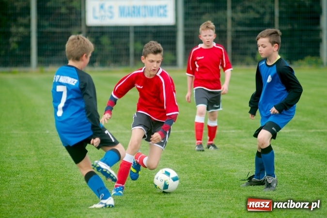 Zdjęcie w galerii na portalu naszraciborz.pl: Młodziki: Emocjonujące spotkanie w Markowicach zakończone podziałem punktów wiadomości z regionu