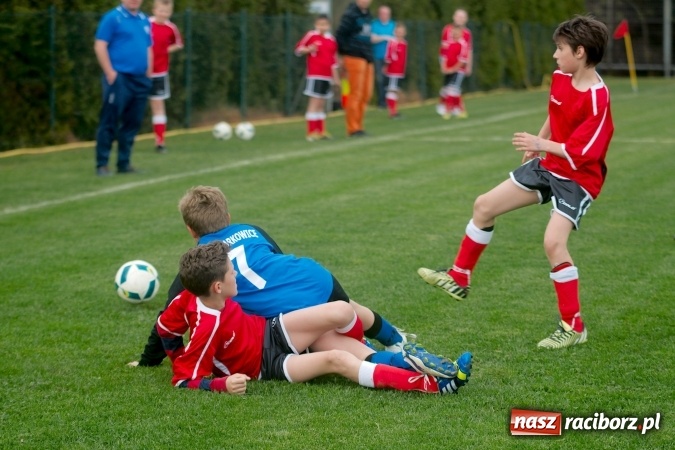 Zdjęcie w galerii na portalu naszraciborz.pl: Młodziki: Emocjonujące spotkanie w Markowicach zakończone podziałem punktów wiadomości z regionu