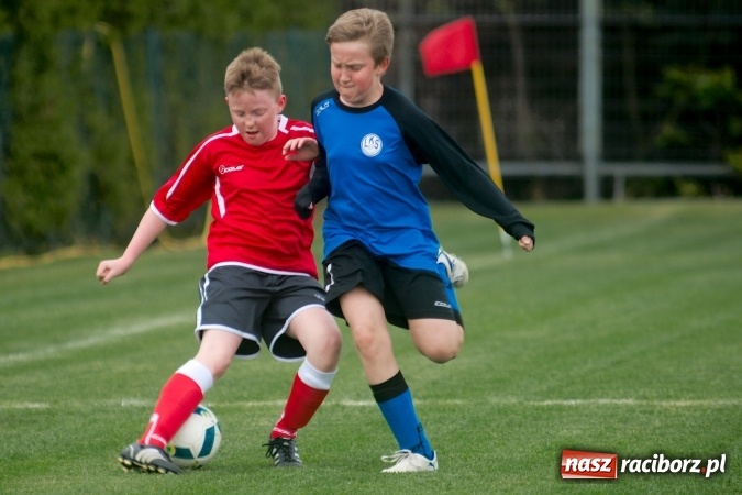 Zdjęcie w galerii na portalu naszraciborz.pl: Młodziki: Emocjonujące spotkanie w Markowicach zakończone podziałem punktów wiadomości z regionu