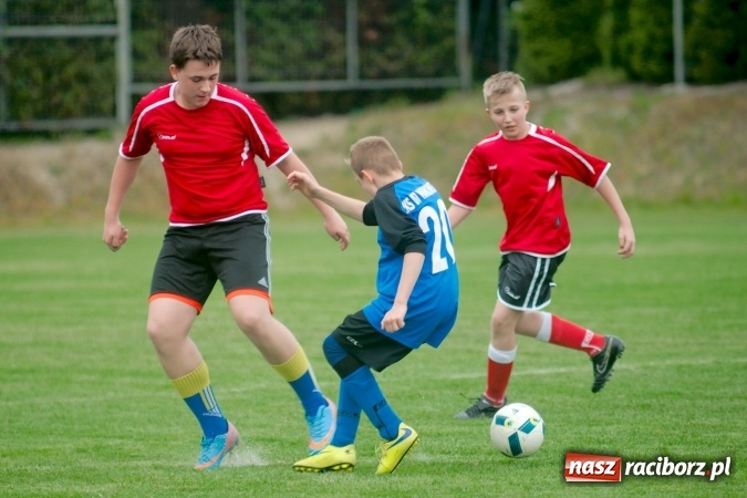 Zdjęcie w galerii na portalu naszraciborz.pl: Młodziki: Emocjonujące spotkanie w Markowicach zakończone podziałem punktów wiadomości z regionu