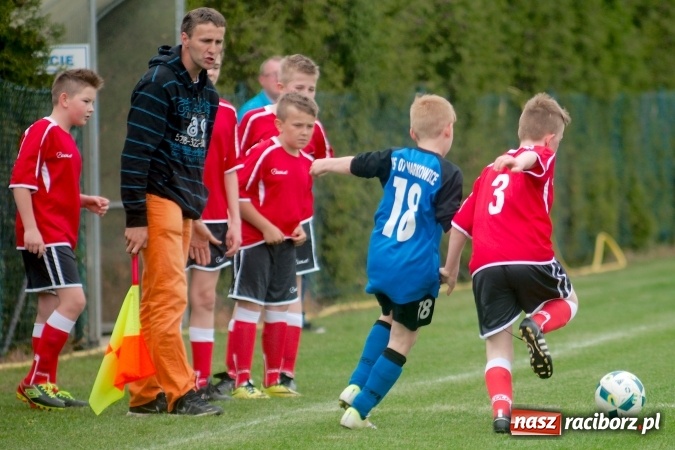 Zdjęcie w galerii na portalu naszraciborz.pl: Młodziki: Emocjonujące spotkanie w Markowicach zakończone podziałem punktów wiadomości z regionu