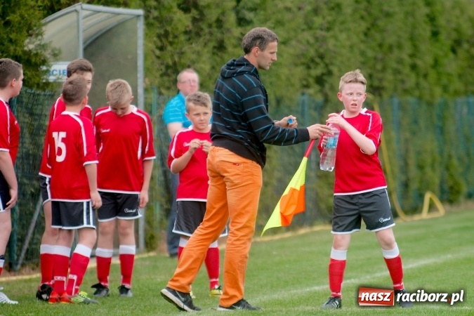 Zdjęcie w galerii na portalu naszraciborz.pl: Młodziki: Emocjonujące spotkanie w Markowicach zakończone podziałem punktów wiadomości z regionu