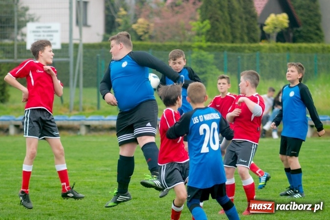 Zdjęcie w galerii na portalu naszraciborz.pl: Młodziki: Emocjonujące spotkanie w Markowicach zakończone podziałem punktów wiadomości z regionu