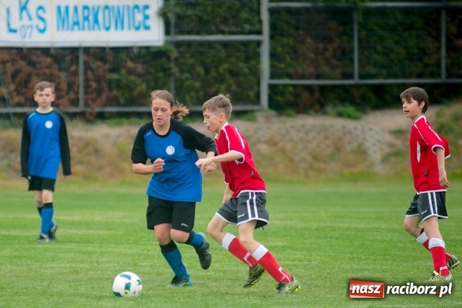 Zdjęcie w galerii na portalu naszraciborz.pl: Młodziki: Emocjonujące spotkanie w Markowicach zakończone podziałem punktów wiadomości z regionu