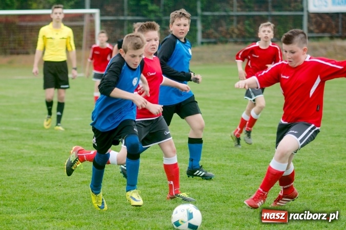 Zdjęcie w galerii na portalu naszraciborz.pl: Młodziki: Emocjonujące spotkanie w Markowicach zakończone podziałem punktów wiadomości z regionu