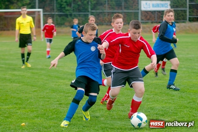 Zdjęcie w galerii na portalu naszraciborz.pl: Młodziki: Emocjonujące spotkanie w Markowicach zakończone podziałem punktów wiadomości z regionu