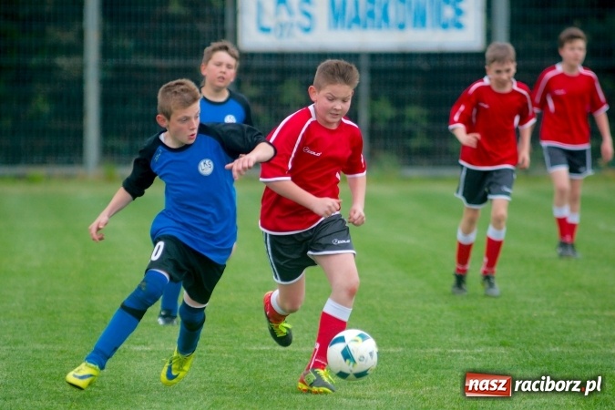 Zdjęcie w galerii na portalu naszraciborz.pl: Młodziki: Emocjonujące spotkanie w Markowicach zakończone podziałem punktów wiadomości z regionu