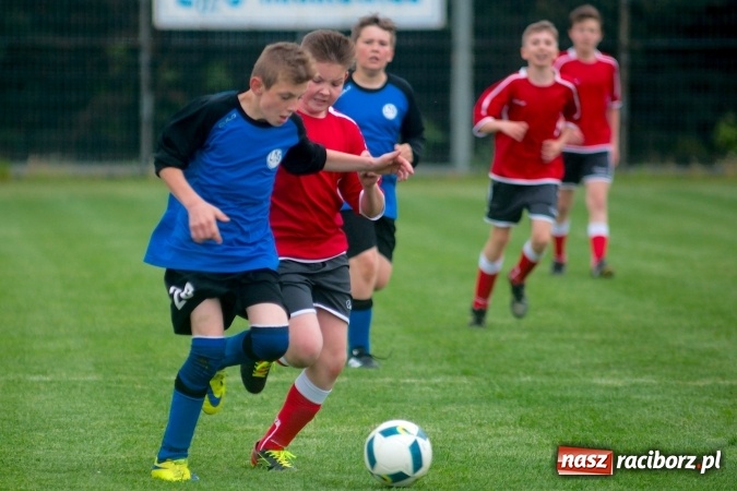 Zdjęcie w galerii na portalu naszraciborz.pl: Młodziki: Emocjonujące spotkanie w Markowicach zakończone podziałem punktów wiadomości z regionu