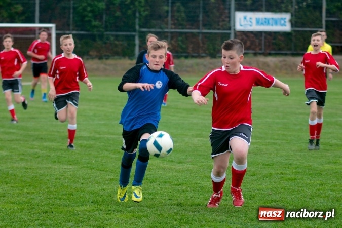 Zdjęcie w galerii na portalu naszraciborz.pl: Młodziki: Emocjonujące spotkanie w Markowicach zakończone podziałem punktów wiadomości z regionu