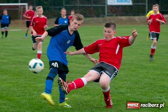 Zdjęcie w galerii na portalu naszraciborz.pl: Młodziki: Emocjonujące spotkanie w Markowicach zakończone podziałem punktów wiadomości z regionu