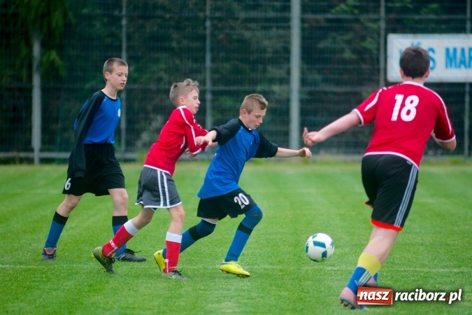 Zdjęcie w galerii na portalu naszraciborz.pl: Młodziki: Emocjonujące spotkanie w Markowicach zakończone podziałem punktów wiadomości z regionu