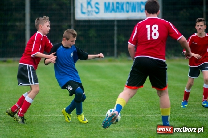Zdjęcie w galerii na portalu naszraciborz.pl: Młodziki: Emocjonujące spotkanie w Markowicach zakończone podziałem punktów wiadomości z regionu