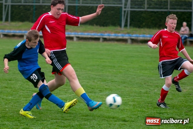 Zdjęcie w galerii na portalu naszraciborz.pl: Młodziki: Emocjonujące spotkanie w Markowicach zakończone podziałem punktów wiadomości z regionu