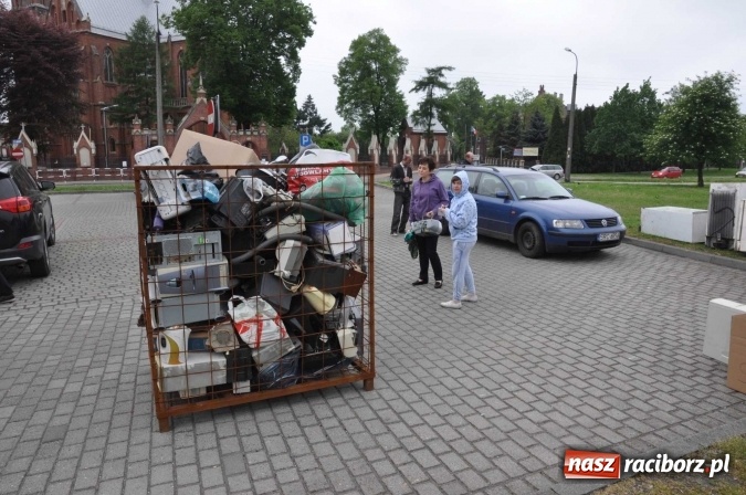 Zdjęcie w galerii na portalu naszraciborz.pl: Najlepsze rośliny rozdano już nad ranem  wiadomości z regionu