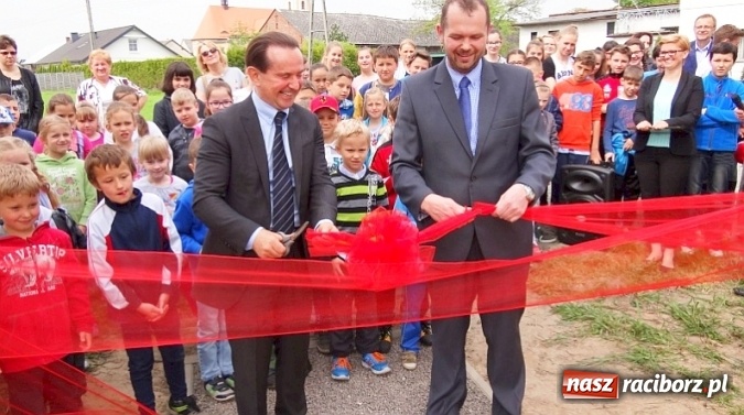 Zdjęcie w galerii na portalu naszraciborz.pl: Siłownia napowietrzna w Wojnowicach już otwarta wiadomości z regionu