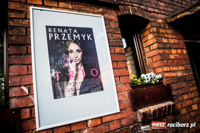 Zdjęcie w galerii na portalu naszraciborz.pl: Renata Przemyk z Akustik Trio wystąpiła na Końcu Świata wiadomości z regionu