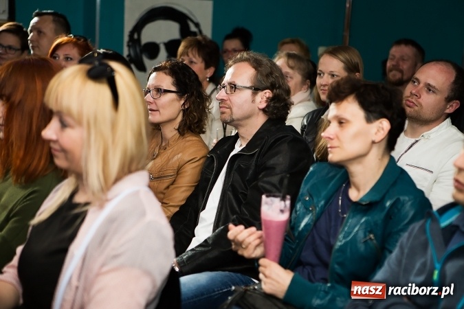 Zdjęcie w galerii na portalu naszraciborz.pl: Renata Przemyk z Akustik Trio wystąpiła na Końcu Świata wiadomości z regionu