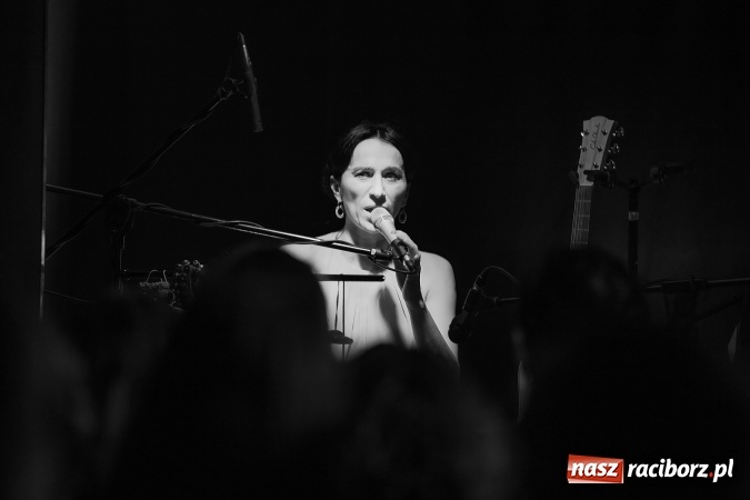 Zdjęcie w galerii na portalu naszraciborz.pl: Renata Przemyk z Akustik Trio wystąpiła na Końcu Świata wiadomości z regionu
