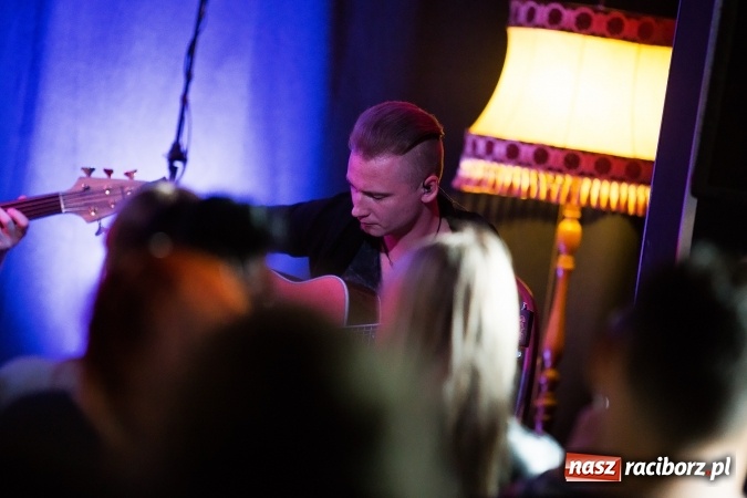 Zdjęcie w galerii na portalu naszraciborz.pl: Renata Przemyk z Akustik Trio wystąpiła na Końcu Świata wiadomości z regionu