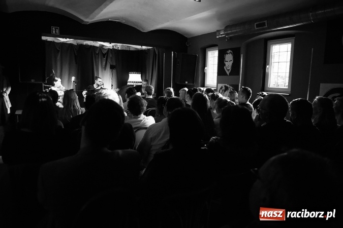 Zdjęcie w galerii na portalu naszraciborz.pl: Renata Przemyk z Akustik Trio wystąpiła na Końcu Świata wiadomości z regionu