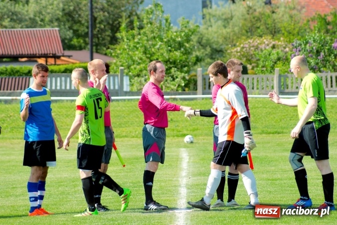 Zdjęcie w galerii na portalu naszraciborz.pl: Kopanina przy Urbana. Jacek Świerczyński zapewnił trzy punkty Studziennej wiadomości z regionu