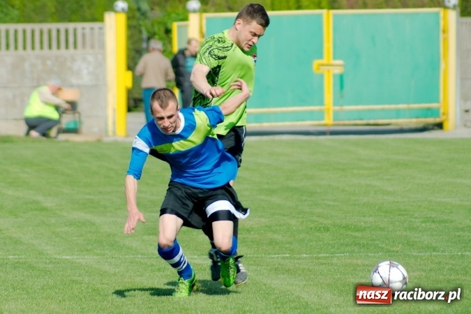 Zdjęcie w galerii na portalu naszraciborz.pl: Kopanina przy Urbana. Jacek Świerczyński zapewnił trzy punkty Studziennej wiadomości z regionu