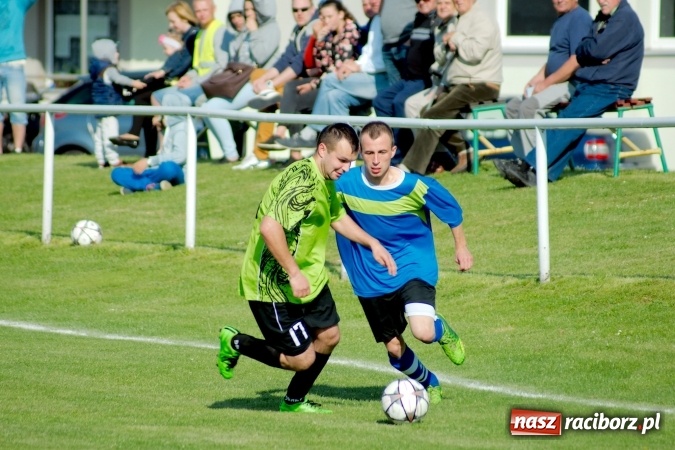 Zdjęcie w galerii na portalu naszraciborz.pl: Kopanina przy Urbana. Jacek Świerczyński zapewnił trzy punkty Studziennej wiadomości z regionu