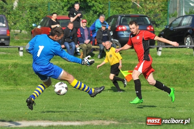 Zdjęcie w galerii na portalu naszraciborz.pl: Dobra passa Brzezia trwa. Tym razem wygrana ze Stalą wiadomości z regionu