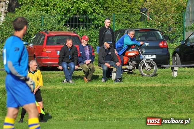 Zdjęcie w galerii na portalu naszraciborz.pl: Dobra passa Brzezia trwa. Tym razem wygrana ze Stalą wiadomości z regionu