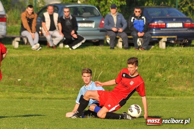 Zdjęcie w galerii na portalu naszraciborz.pl: Dobra passa Brzezia trwa. Tym razem wygrana ze Stalą wiadomości z regionu