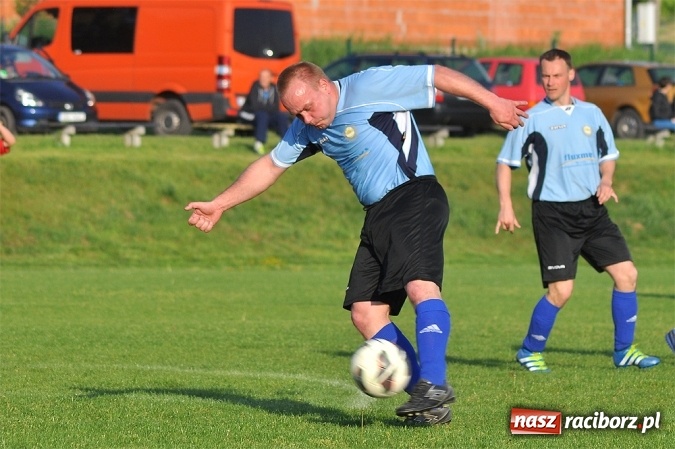 Zdjęcie w galerii na portalu naszraciborz.pl: Dobra passa Brzezia trwa. Tym razem wygrana ze Stalą wiadomości z regionu
