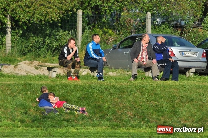 Zdjęcie w galerii na portalu naszraciborz.pl: Dobra passa Brzezia trwa. Tym razem wygrana ze Stalą wiadomości z regionu