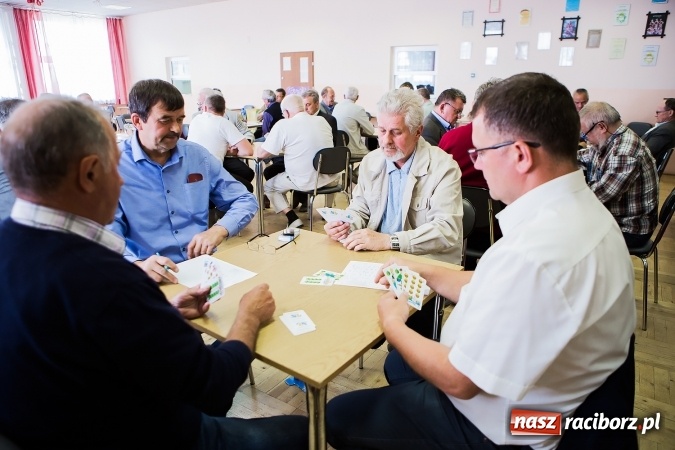 Zdjęcie w galerii na portalu naszraciborz.pl: Turniej w skata w Domu Kultury w Bojanowie wiadomości z regionu